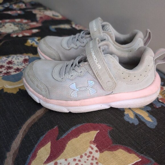 Under Armour shoes - Picture 3 of 6